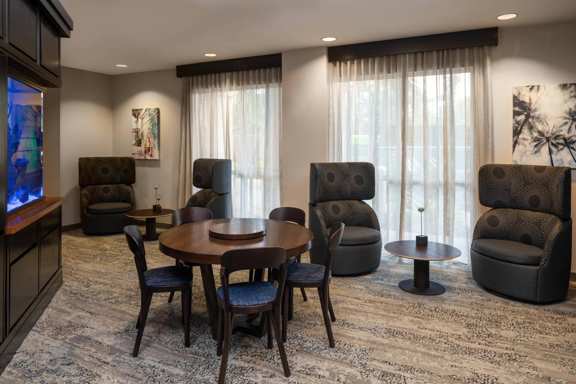 Courtyard By Marriott Fort Lauderdale Airport & Cruise Port Dania Beach Exteriör bild