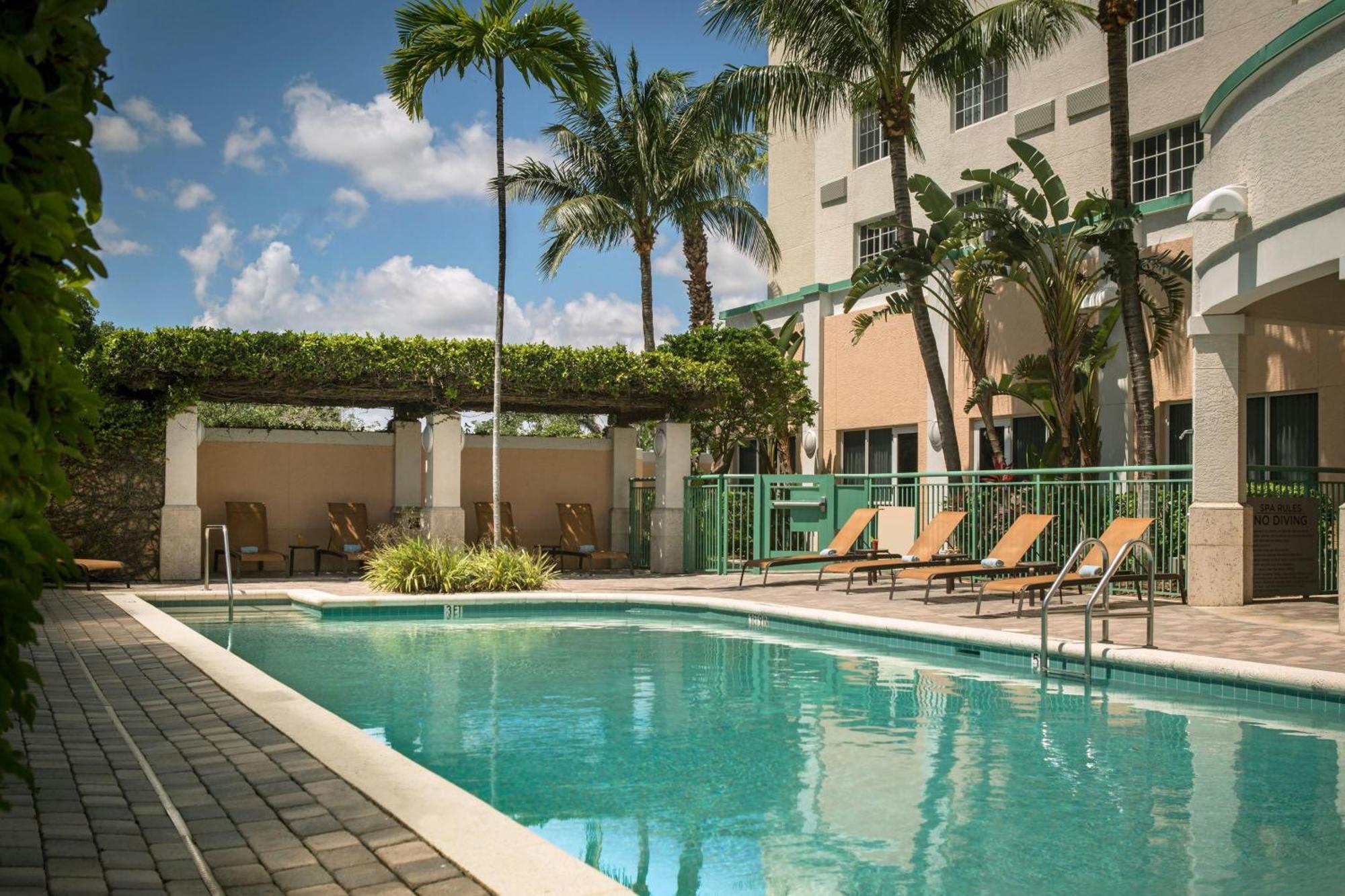 Courtyard By Marriott Fort Lauderdale Airport & Cruise Port Dania Beach Exteriör bild