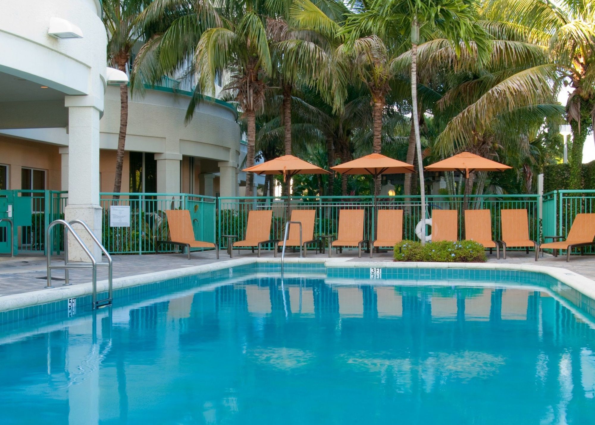 Courtyard By Marriott Fort Lauderdale Airport & Cruise Port Dania Beach Bekvämligheter bild