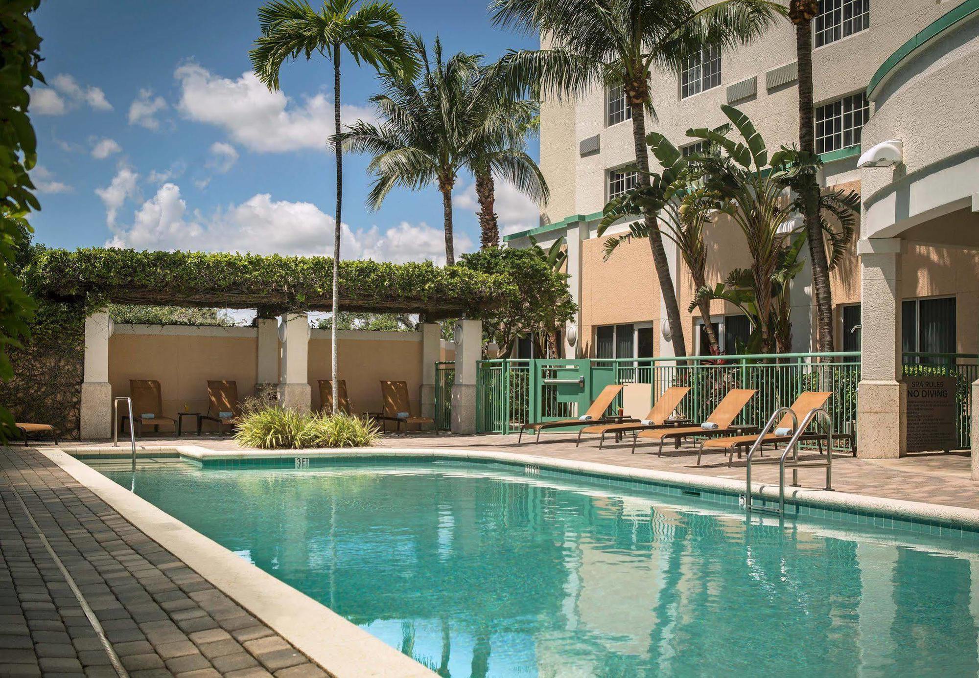 Courtyard By Marriott Fort Lauderdale Airport & Cruise Port Dania Beach Exteriör bild